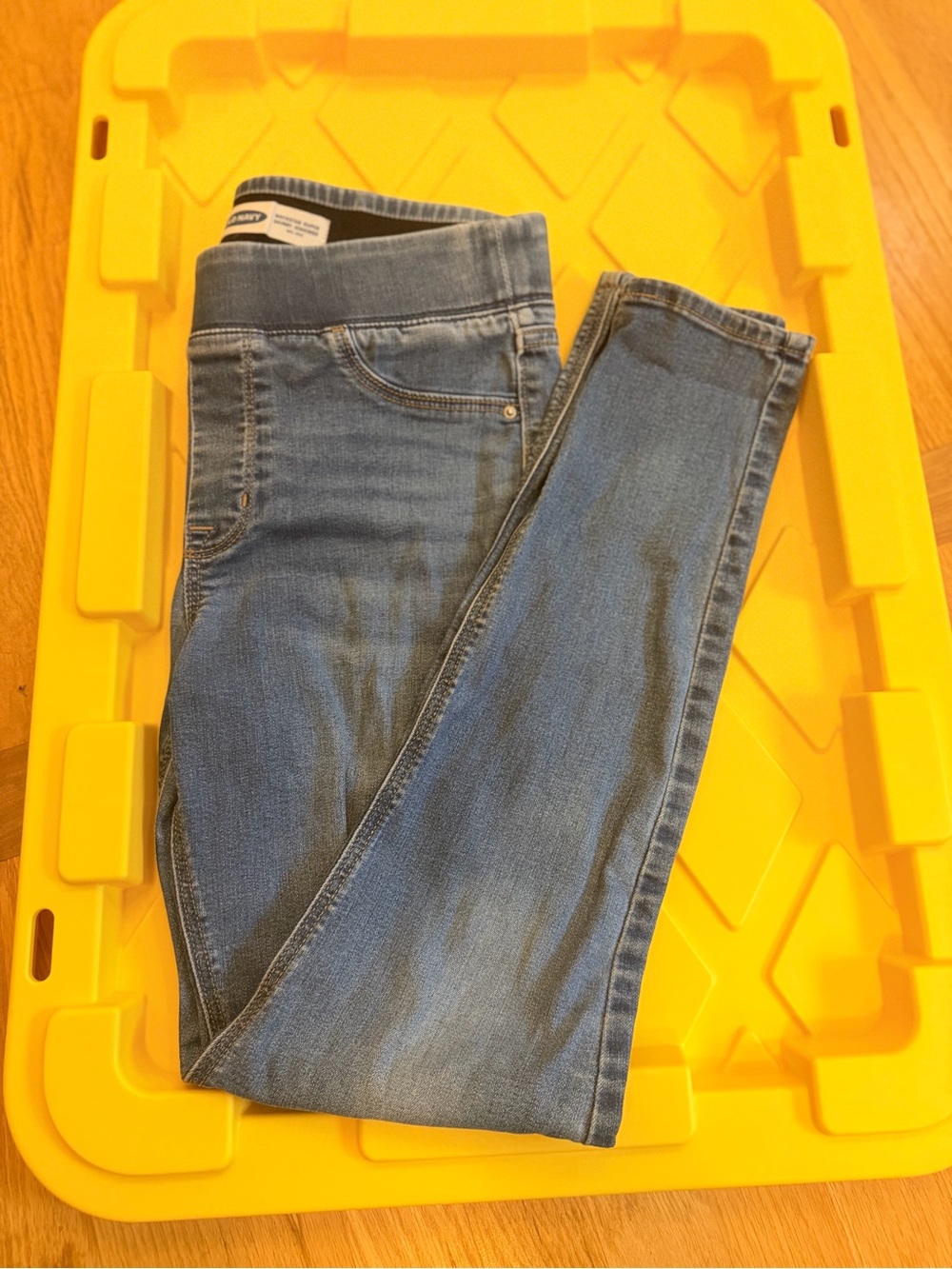 Ladies Size 8 "Old Navy" Rockstar Skinny Light Blue Jeggings - Stretch Waistband